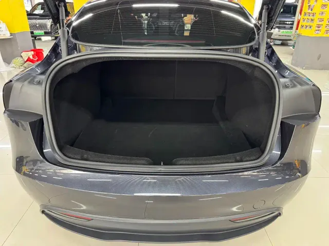 Tesla Model 3 — Фото автомобиля 13