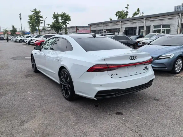 Audi A7L — Фото автомобиля 3