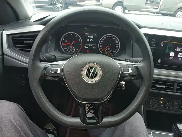 Volkswagen Polo — Фото автомобиля 10