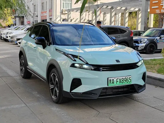 Фотография автомобиля — Lynk & Co 06
