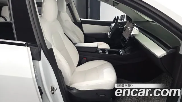 Tesla Model Y — Фото автомобиля 16