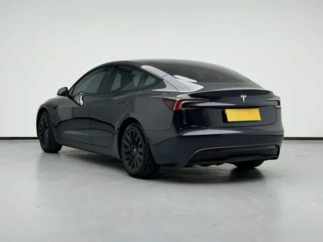 Tesla Model 3 — Фото автомобиля 4