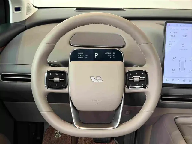 Li Auto i8 — Фото автомобиля 25