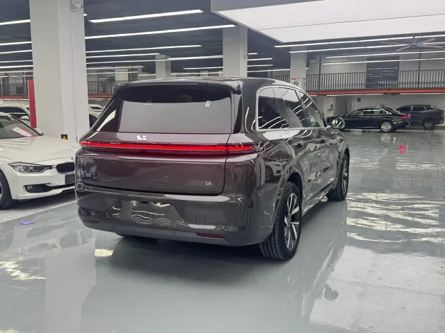 Li Auto L8 — Фото автомобиля 17