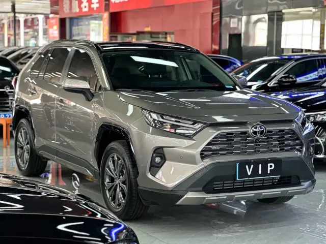 Toyota RAV4 — Фото автомобиля 3