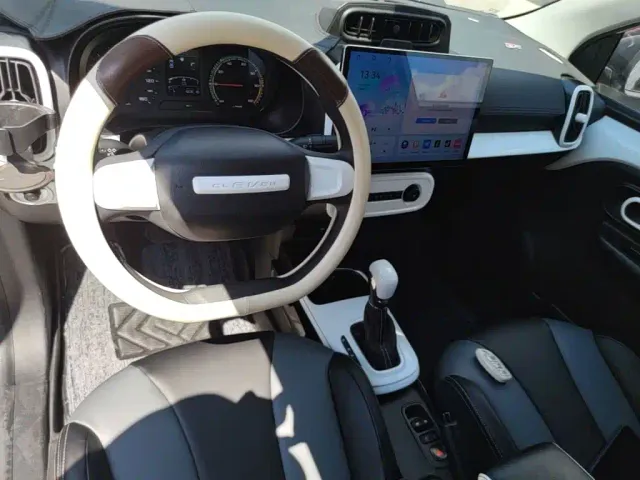 Roewe Clever — Фото автомобиля 12