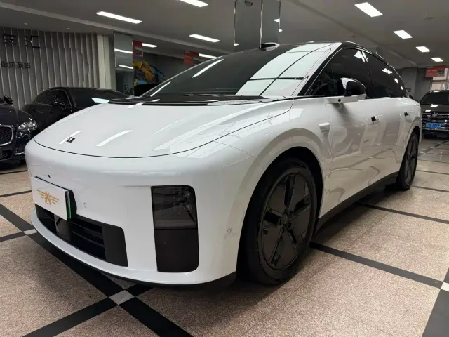 Фотография автомобиля — Li Auto i6