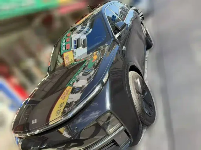 Фотография автомобиля — Li Auto L8