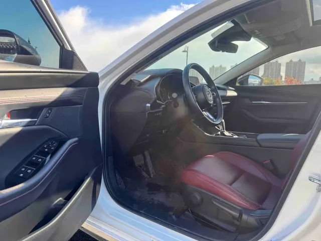 Mazda Axela — Фото автомобиля 7