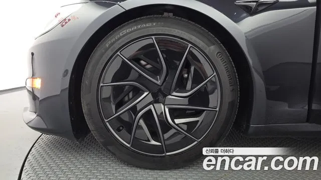 Tesla Model S — Фото автомобиля 5