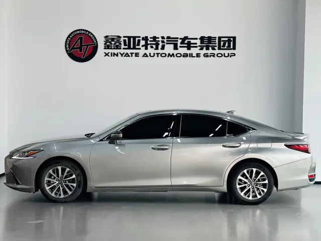 Lexus ES — Фото автомобиля 5