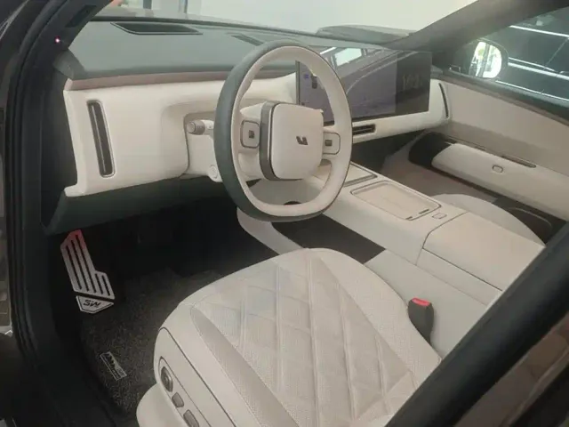 Li Auto L9 — Фото автомобиля 12