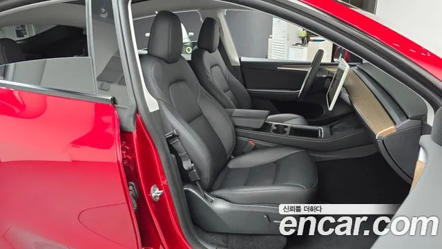 Tesla Model Y — Фото автомобиля 16