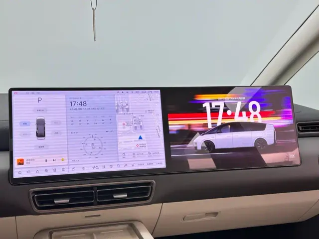 Li Auto MEGA — Фото автомобиля 18