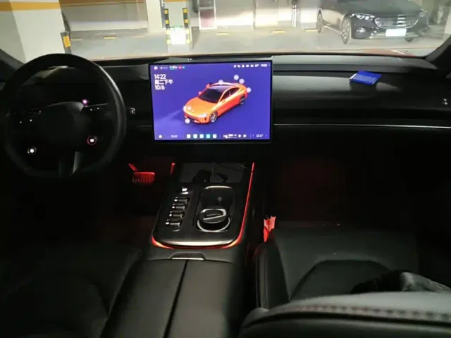 Xiaomi SU7 — Фото автомобиля 12