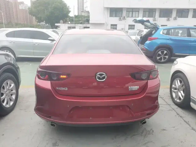 Mazda Axela — Фото автомобиля 3