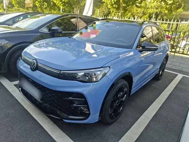 Фотография автомобиля — Volkswagen Tiguan L