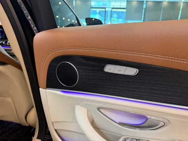 Mercedes-Benz E-Class — Фото автомобиля 14