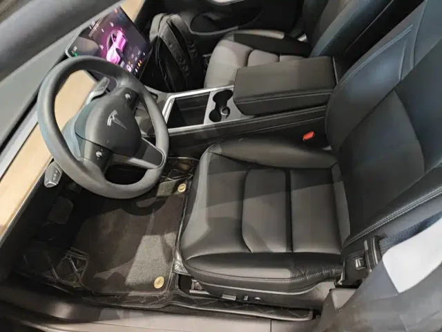 Tesla Model 3 — Фото автомобиля 14