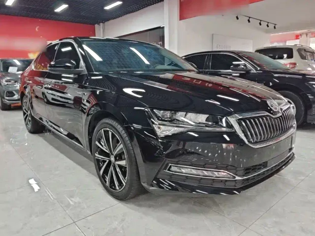 Skoda Superb — Фото автомобиля 3