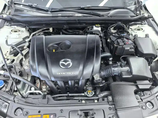 Mazda Axela — Фото автомобиля 10