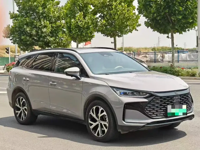 BYD Tang — Фото автомобиля 3