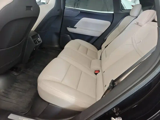 Volvo XC70 Plug-in Hybrid — Фото автомобиля 16