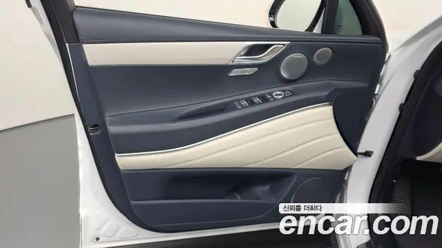 Genesis GV80 — Фото автомобиля 24