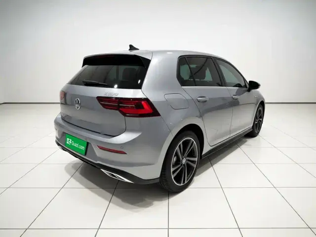 Volkswagen Golf — Фото автомобиля 6