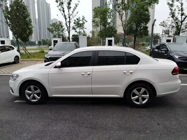 Volkswagen Lavida — Фото автомобиля 5
