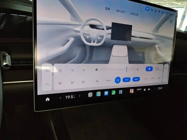 Xiaomi SU7 — Фото автомобиля 12