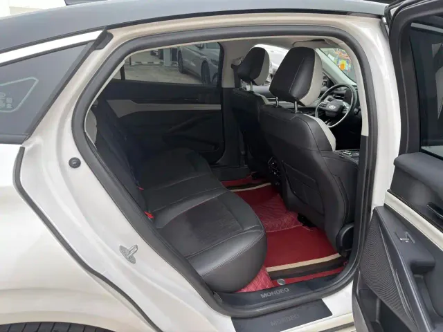 Ford Mondeo — Фото автомобиля 9