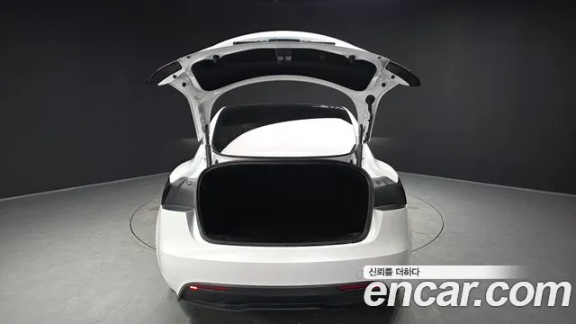 Tesla Model 3 — Фото автомобиля 17