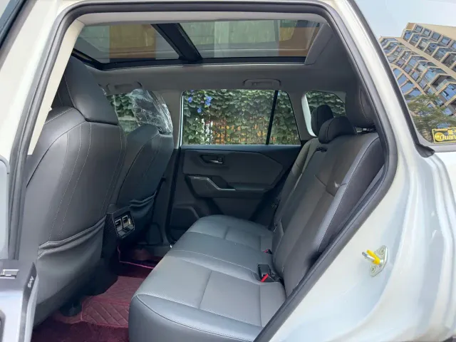 Toyota RAV4 — Фото автомобиля 14