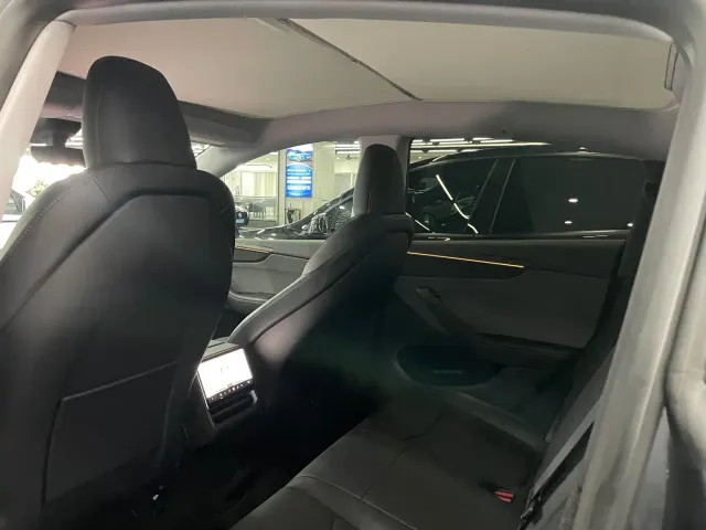 Tesla Model Y — Фото автомобиля 4