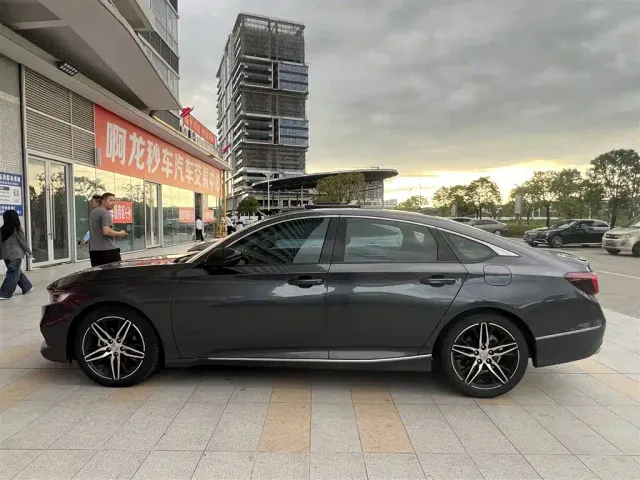 Honda Accord — Фото автомобиля 3