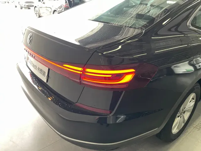 Volkswagen Passat — Фото автомобиля 9