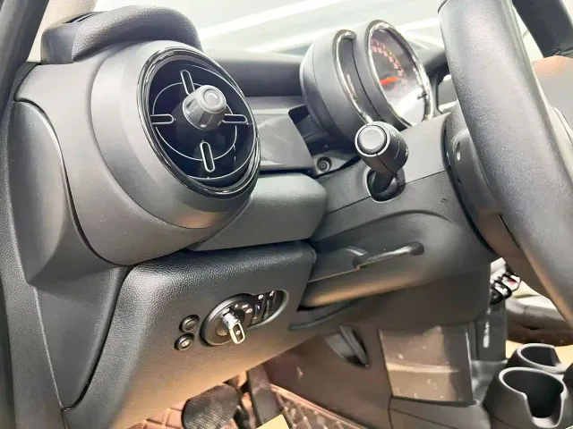 MINI Hatch — Фото автомобиля 11