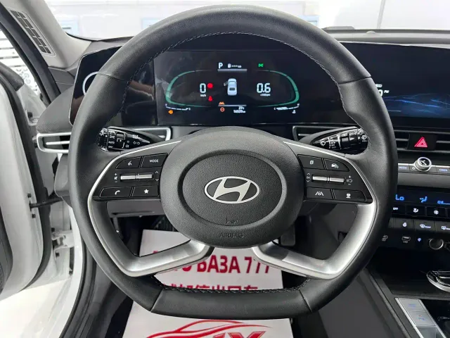Hyundai Elantra — Фото автомобиля 11