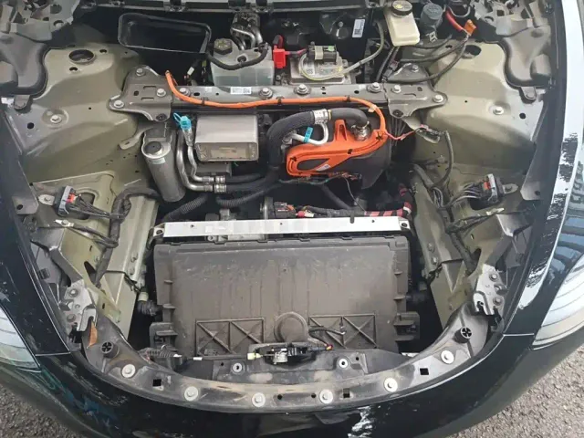 Tesla Model 3 — Фото автомобиля 16