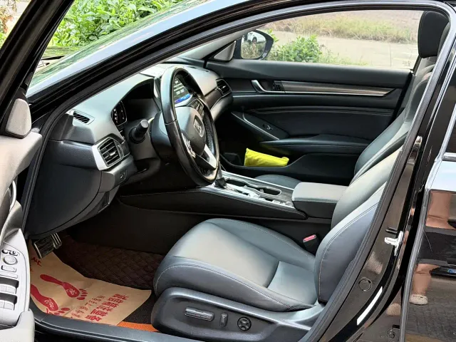 Honda Accord — Фото автомобиля 7