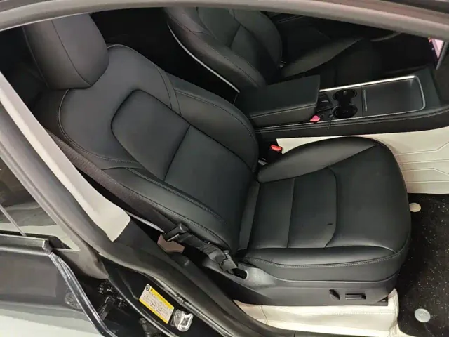 Tesla Model Y — Фото автомобиля 24