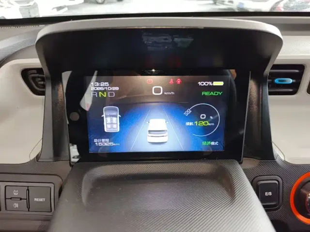 Wuling Hongguang Mini EV — Фото автомобиля 11