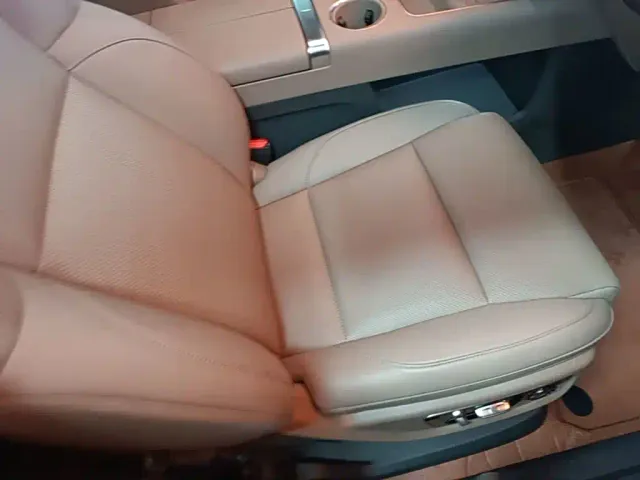 Li Auto L8 — Фото автомобиля 24
