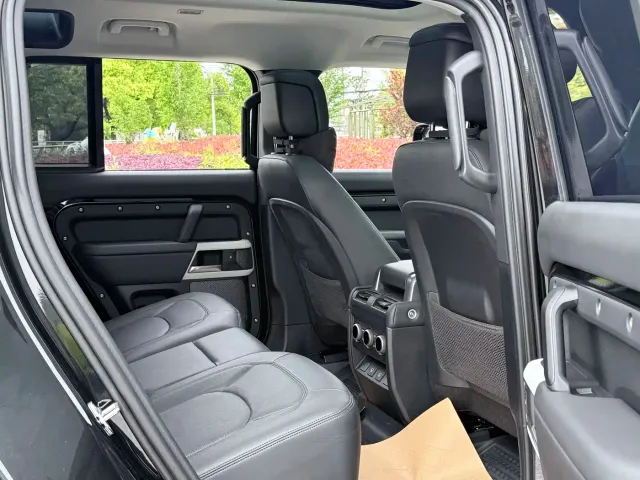 Land Rover Defender — Фото автомобиля 21