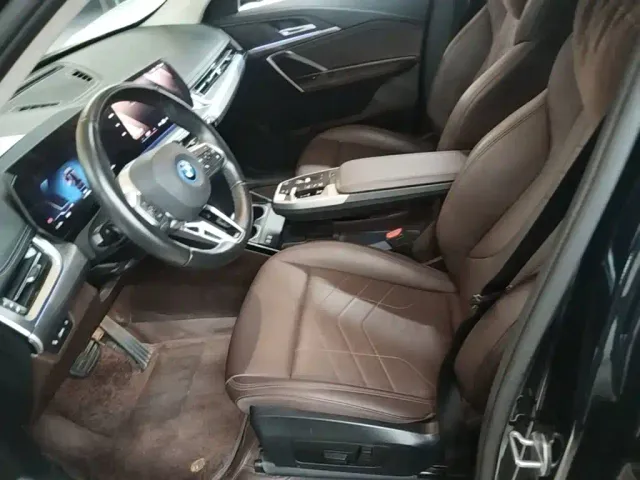 BMW iX1 — Фото автомобиля 14
