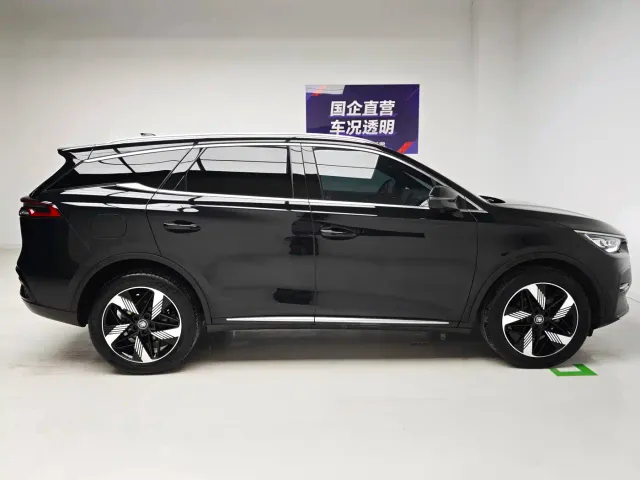 BYD Tang — Фото автомобиля 7