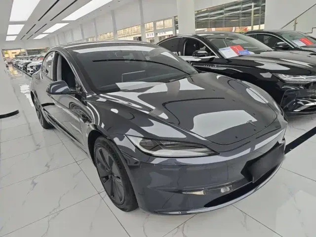 Tesla Model 3 — Фото автомобиля 3