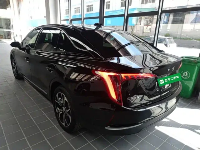 Hongqi E-QM5 — Фото автомобиля 4