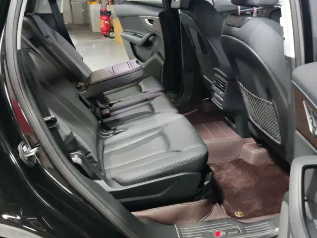 Audi Q7 — Фото автомобиля 12